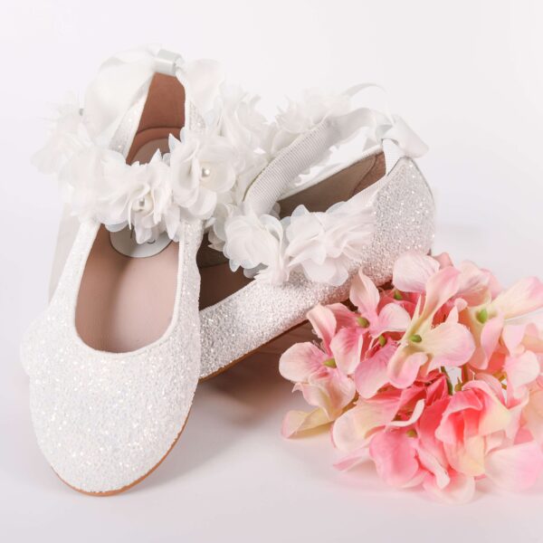 TNY Shoes Sapato branco brilhante com flores